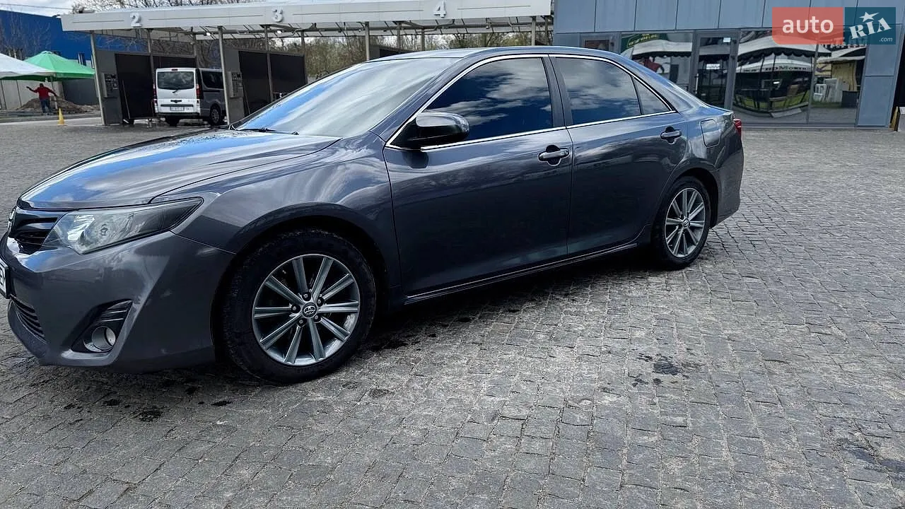 2014 Toyota Camry - фото 1
