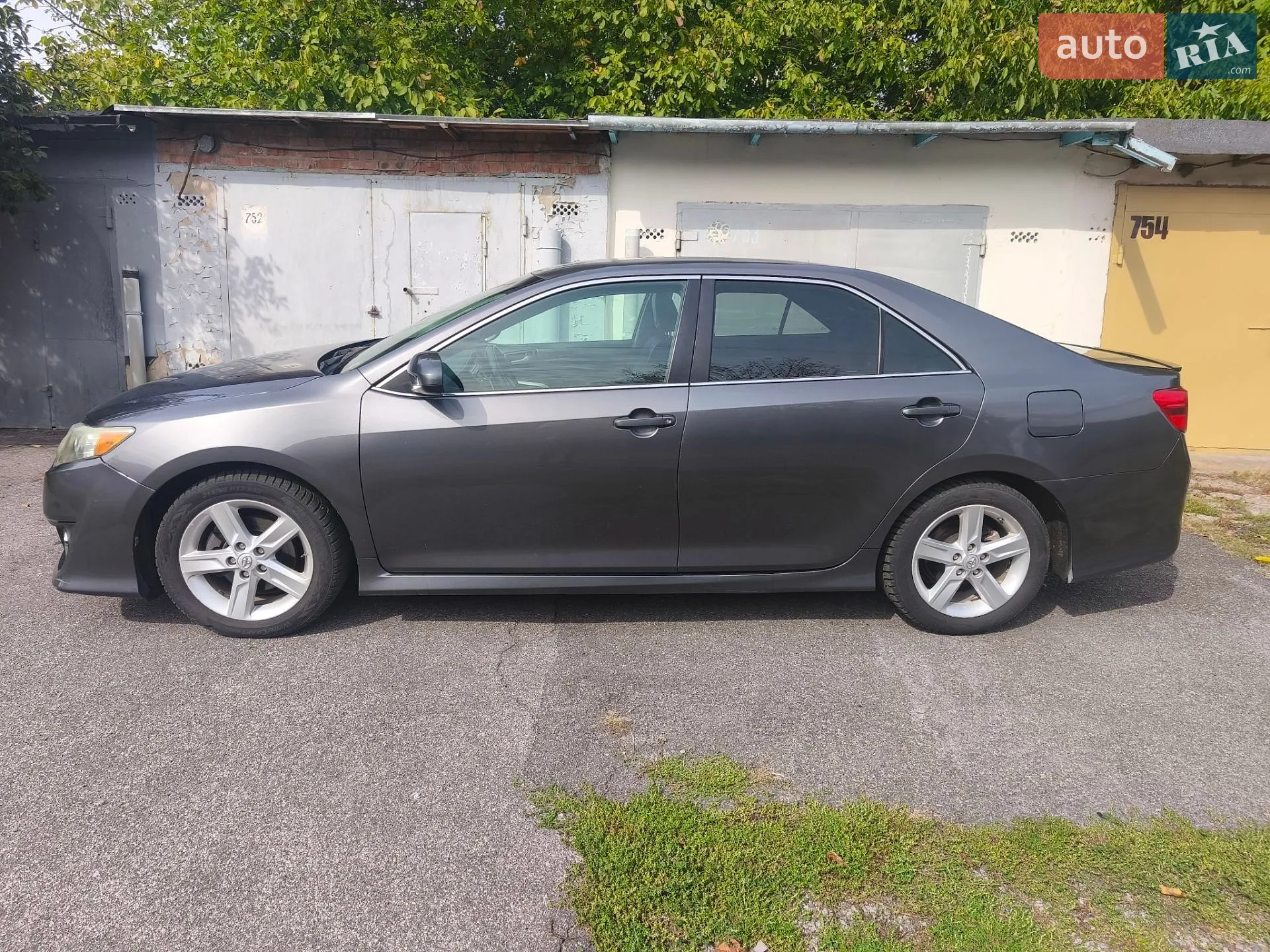 2014 Toyota Camry - фото 1