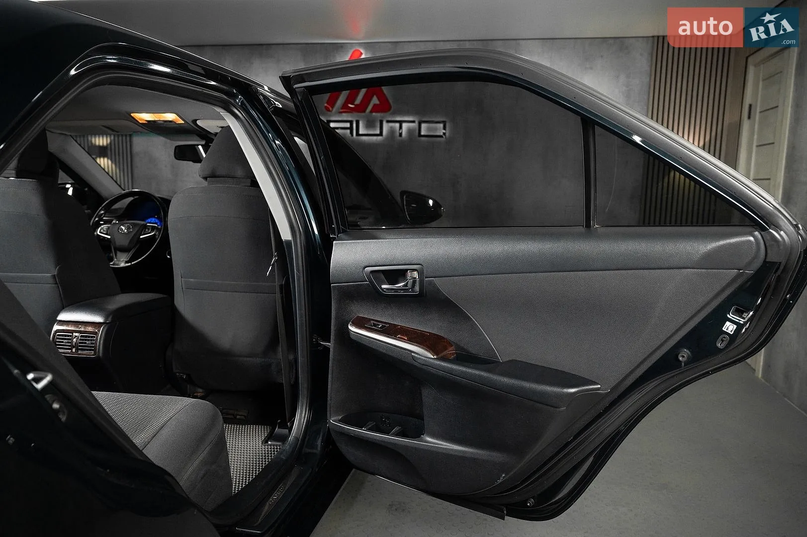 2016 Toyota Camry - мініатюра 30
