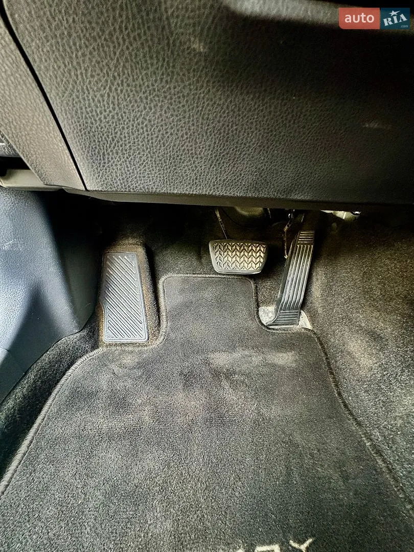 2019 Toyota Camry - мініатюра 18