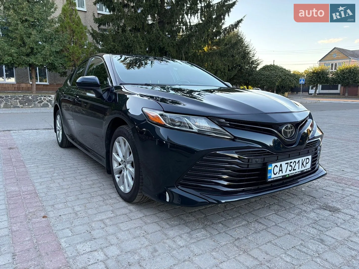 2019 Toyota Camry - мініатюра 2