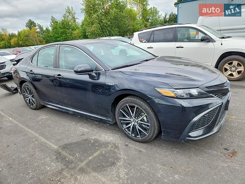 Toyota Camry 2021