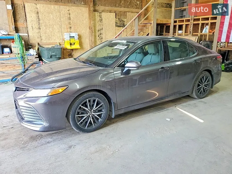 Toyota Camry 2021