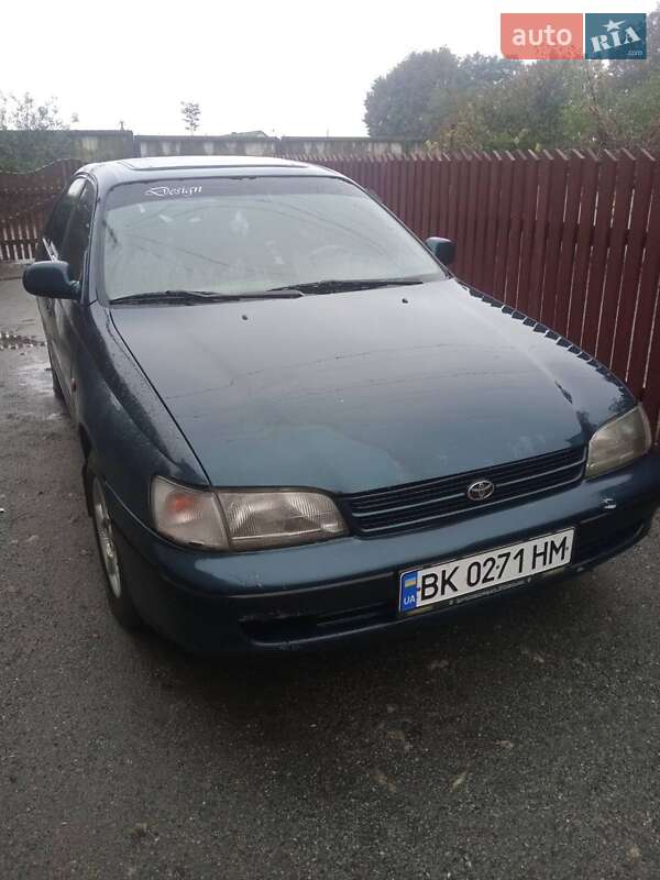Седан Toyota Carina E 1993 в Остроге