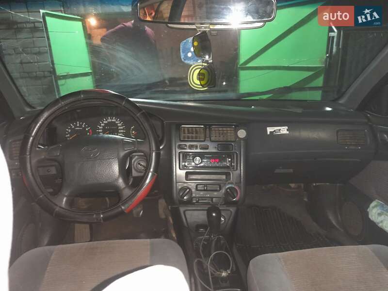 Седан Toyota Carina E 1995 в Теплике