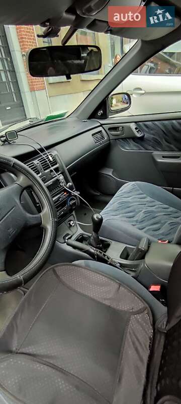 Універсал Toyota Carina E 1997 в Чернівцях