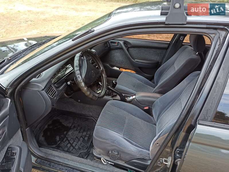 Лифтбек Toyota Carina E 1994 в Великодолинском