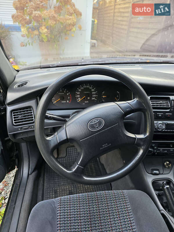 Седан Toyota Carina E 1996 в Ирпене