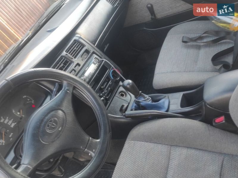 Седан Toyota Carina E 1992 в Раздельной