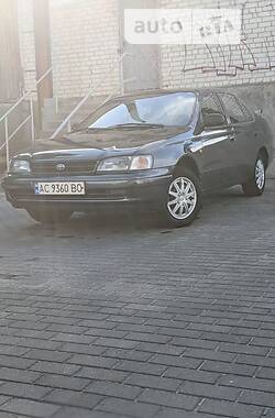 Седан Toyota Carina 1993 в Киверцах