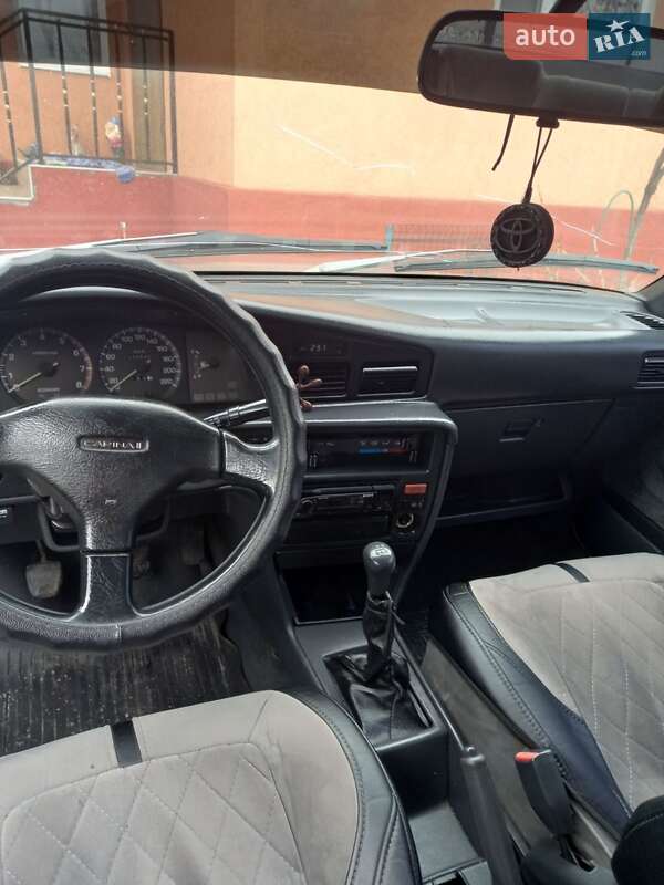 Седан Toyota Carina 1988 в Первомайске