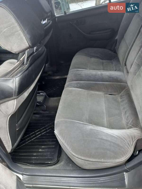 Седан Toyota Carina 1988 в Первомайске