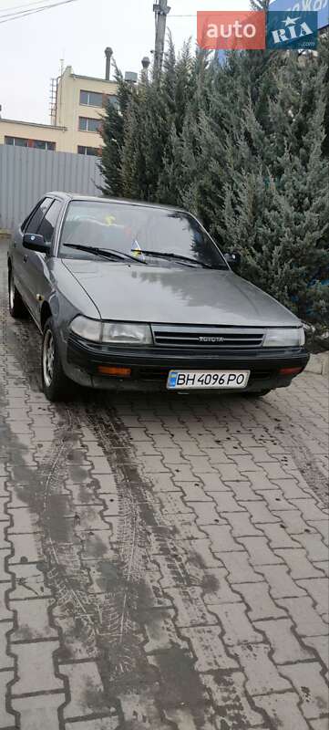 Седан Toyota Carina 1990 в Черноморске