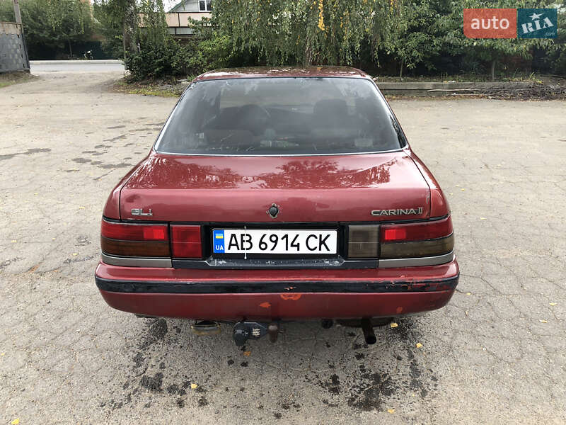 Седан Toyota Carina 1989 в Ружине