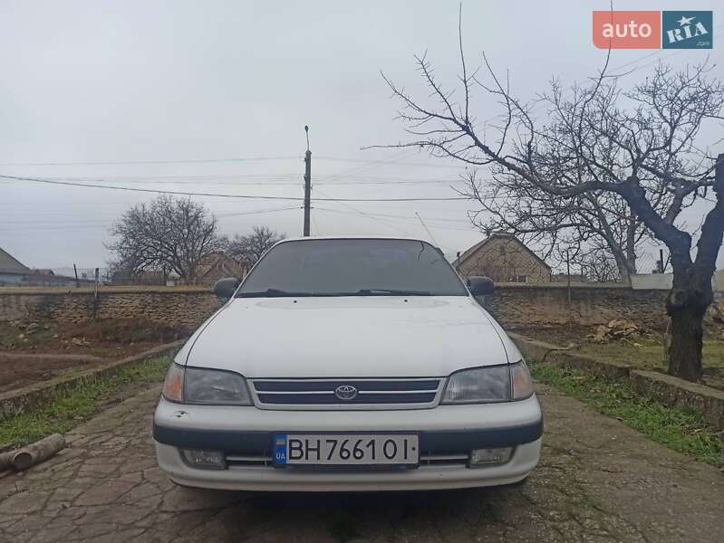 Седан Toyota Carina 1994 в Одессе