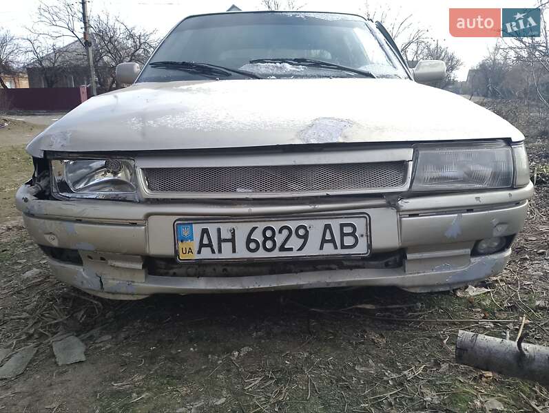 Хэтчбек Toyota Carina 1988 в 