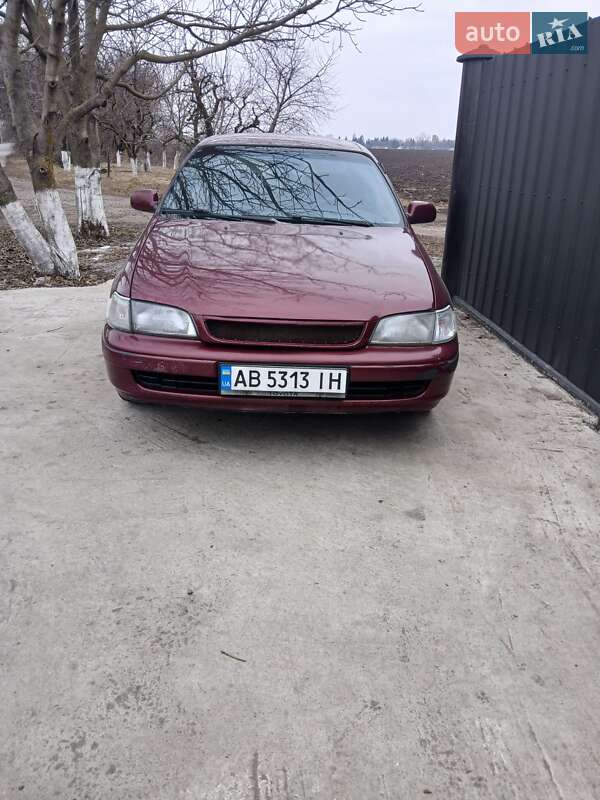 Седан Toyota Carina 1997 в Калиновке