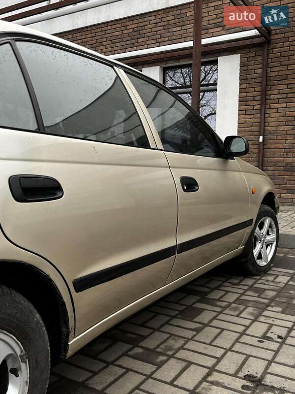 Седан Toyota Carina 1993 в Долинской