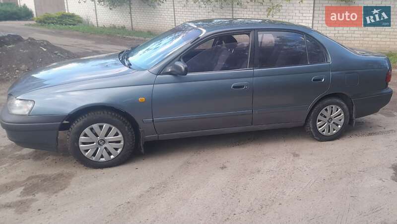 Седан Toyota Carina 1995 в Харькове