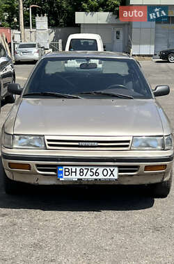 Седан Toyota Carina 1988 в Одесі