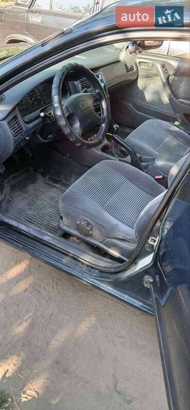 Седан Toyota Carina 1995 в Одессе