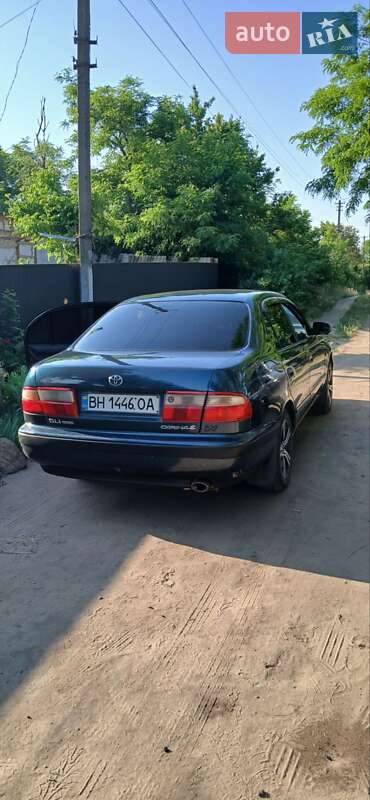 Седан Toyota Carina 1995 в Одессе