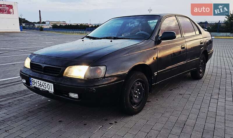 Седан Toyota Carina 1992 в Авангарде
