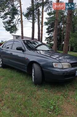 Седан Toyota Carina 1995 в Киеве
