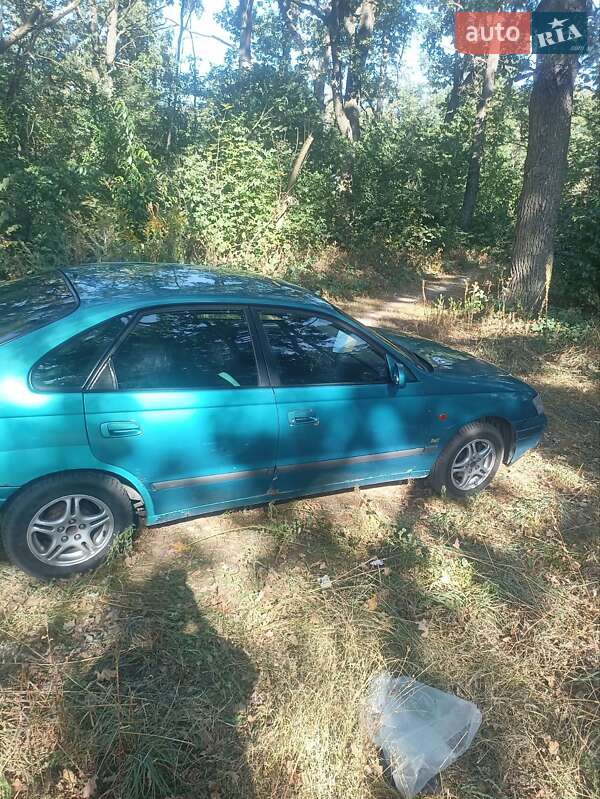 Седан Toyota Carina 1998 в Киеве