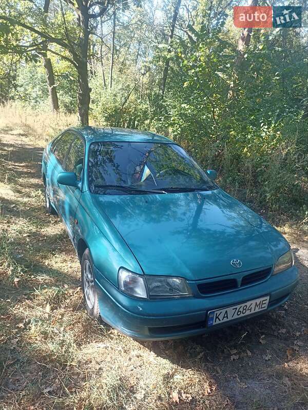 Седан Toyota Carina 1998 в Киеве