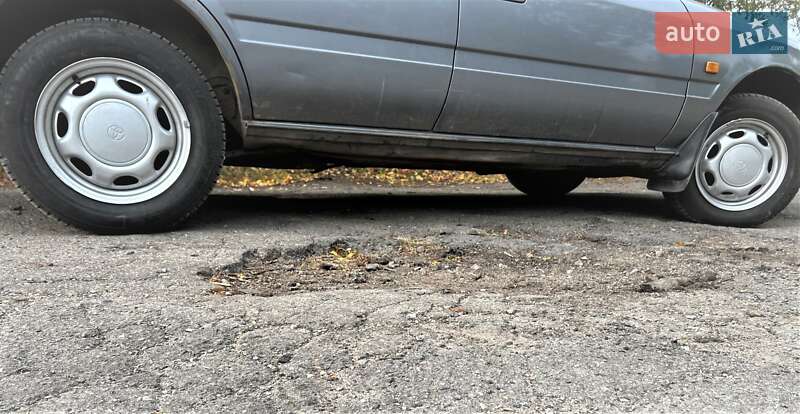 Седан Toyota Carina 1990 в Харкові