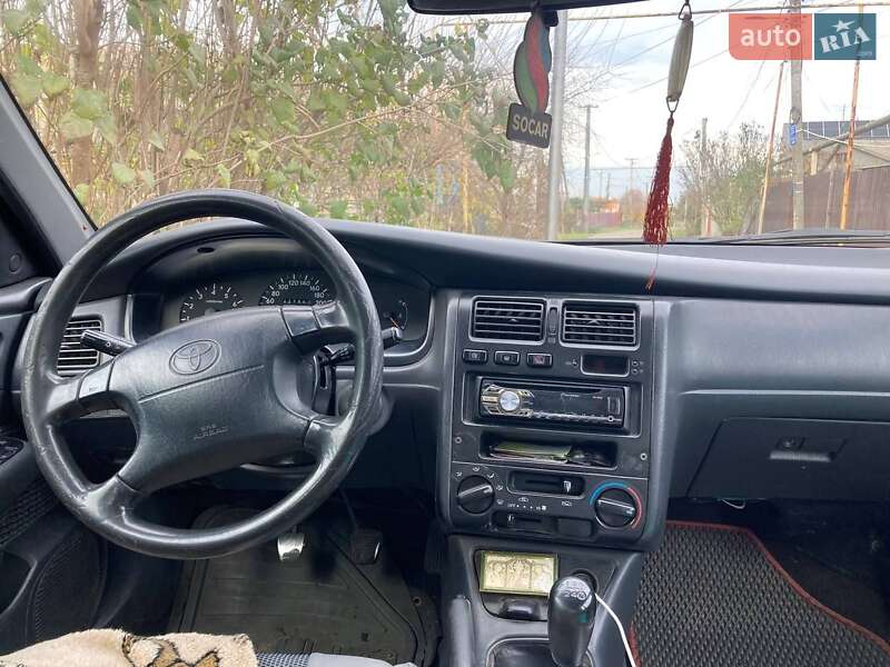 Седан Toyota Carina 1994 в Одесі