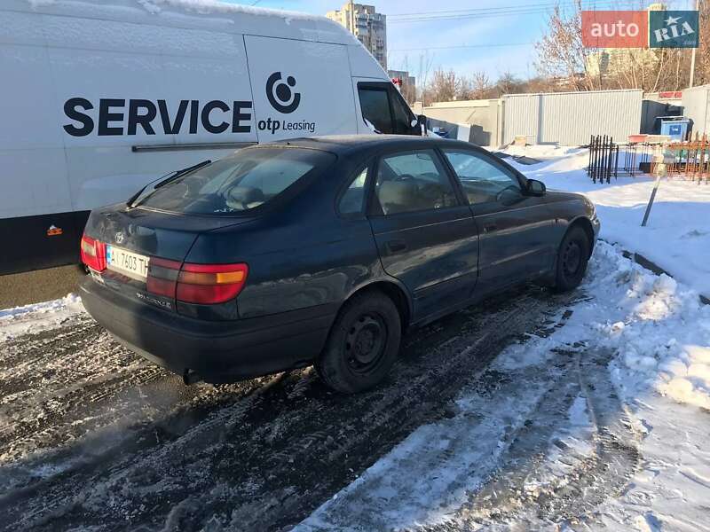 Седан Toyota Carina 1996 в Киеве