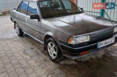 Седан Toyota Carina 1985 в Каменец-Подольском