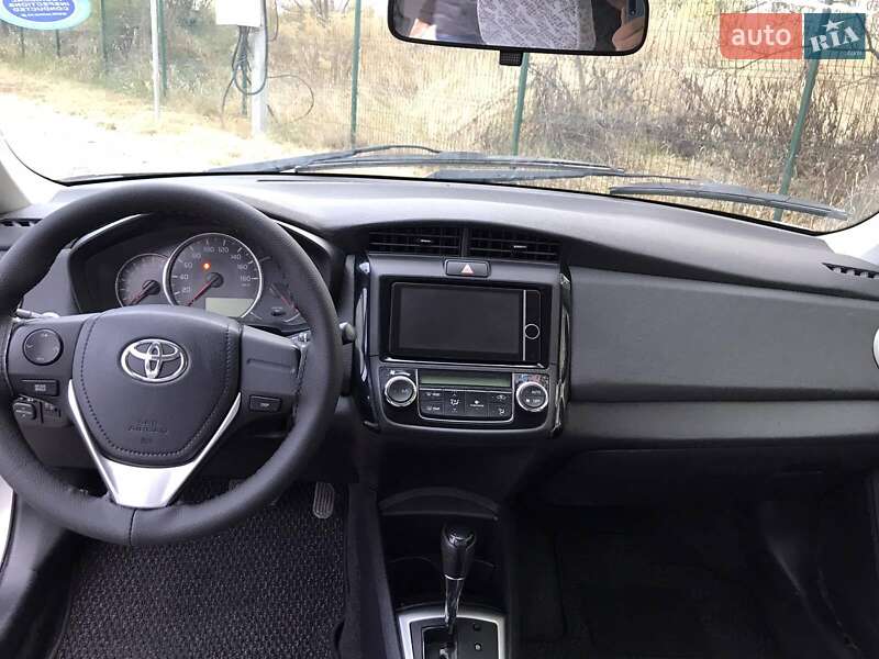 Седан Toyota Corolla Axio 2013 в Тячеві
