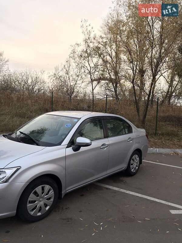 Седан Toyota Corolla Axio 2013 в Тячеві