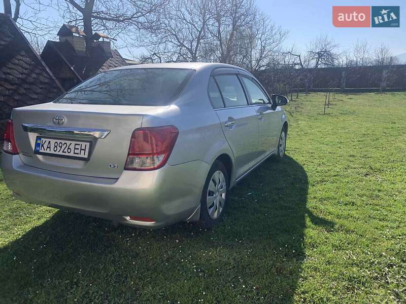 Седан Toyota Corolla Axio 2013 в Тячеві