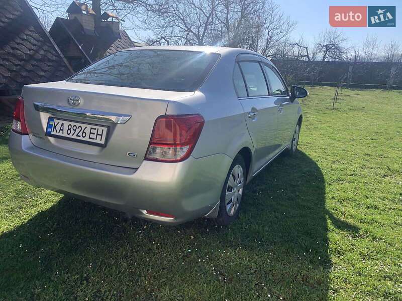 Седан Toyota Corolla Axio 2013 в Тячеві