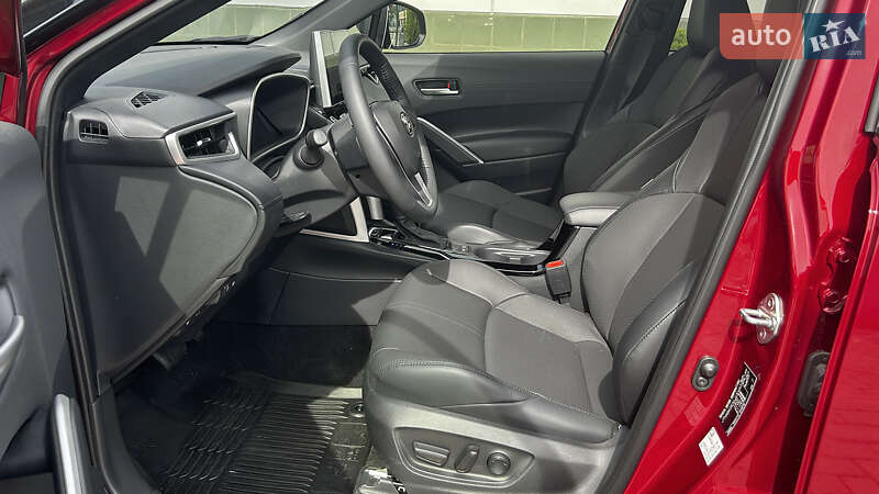 Позашляховик / Кросовер Toyota Corolla Cross 2024 в Чернівцях