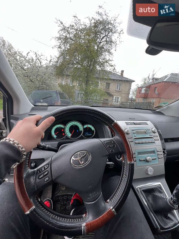 Мінівен Toyota Corolla Verso 2005 в Гнівані