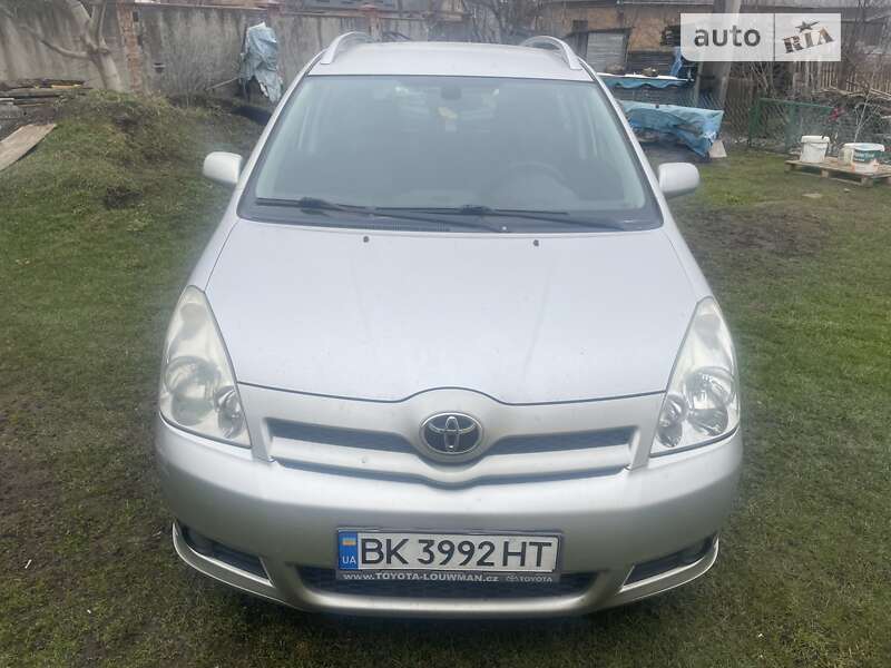 Минивэн Toyota Corolla Verso 2005 в Ровно