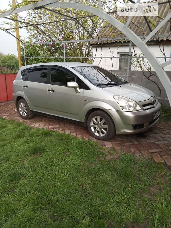 Мінівен Toyota Corolla Verso 2004 в Хоролі