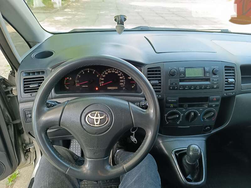 Минивэн Toyota Corolla Verso 2002 в Черновцах