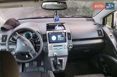 Минивэн Toyota Corolla Verso 2006 в 