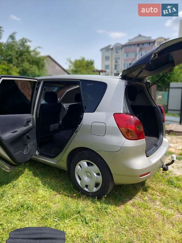Мінівен Toyota Corolla Verso 2003 в Володимирі