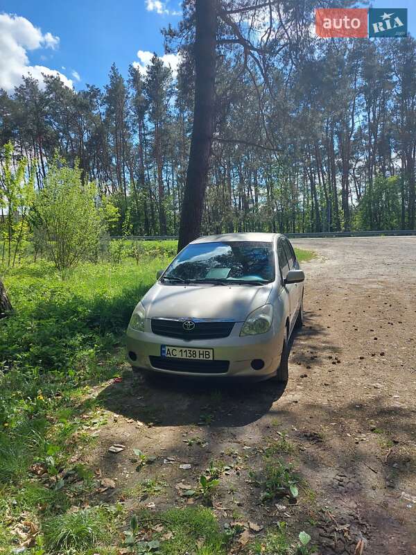 Мінівен Toyota Corolla Verso 2003 в Володимирі