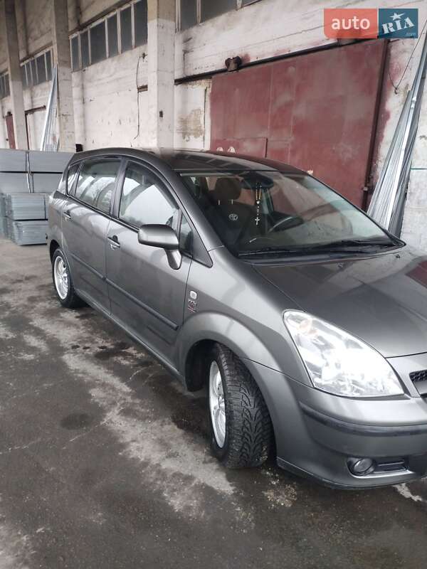 Мінівен Toyota Corolla Verso 2004 в Івано-Франківську