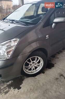 Минивэн Toyota Corolla Verso 2004 в Ивано-Франковске