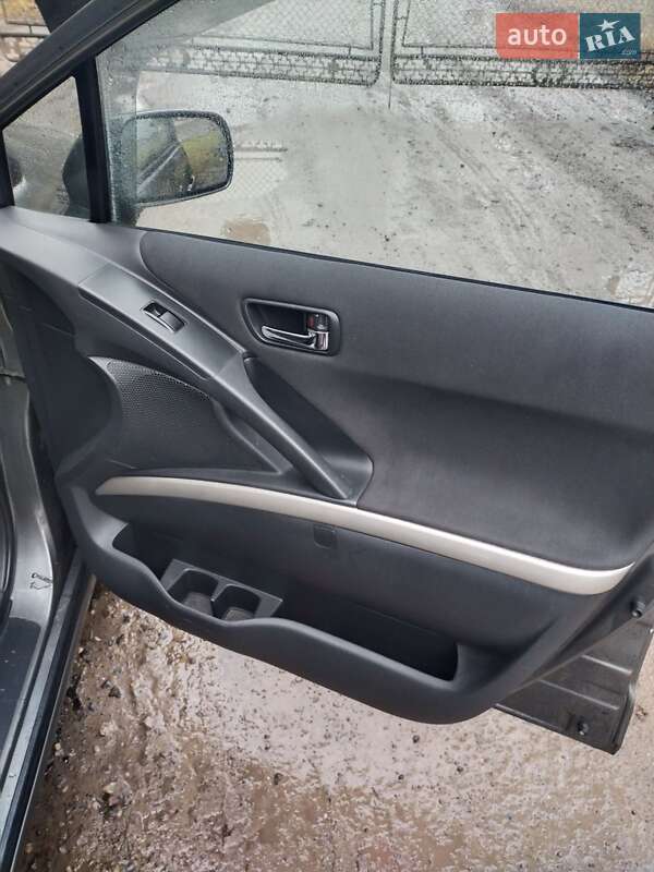 Мінівен Toyota Corolla Verso 2004 в Івано-Франківську