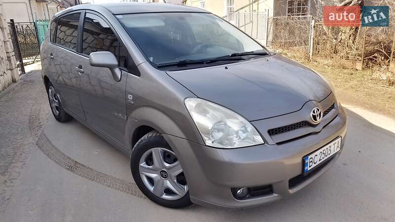 Toyota Corolla Verso 2004